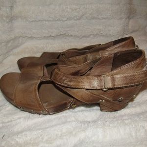 Antelope Brown strappy Sandals size 7